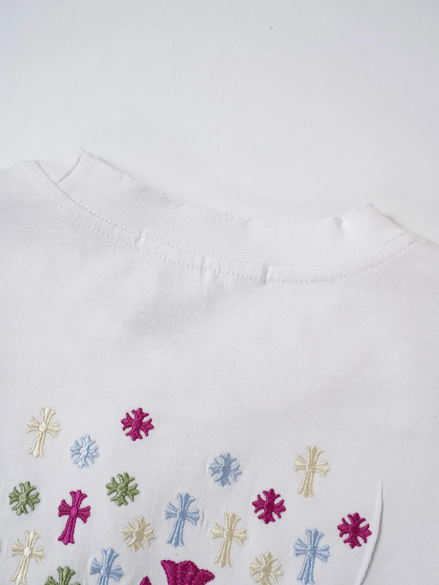 CH 26ss New Arrival T Quality ！ ， ， 。 ， CH ， 。 ， ， Same Style， ， 。 Size：S—XL ：Black White